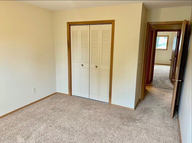 Building Photo - Charming 2-Bedroom Apartment with Balcony ...