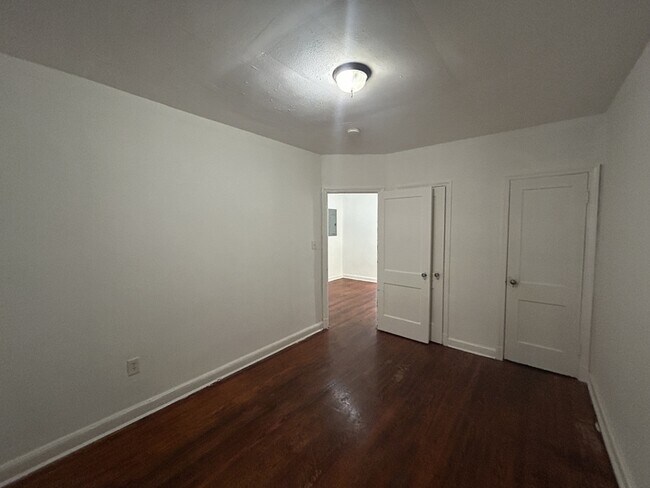 Building Photo - 1601 18th St SE