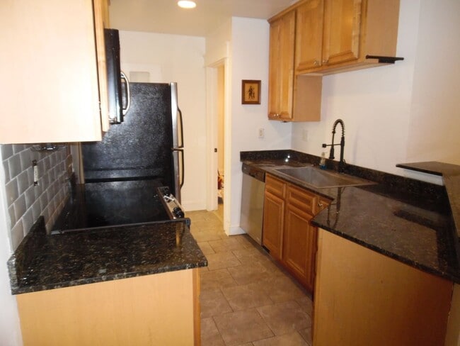 Building Photo - 1 BEDROOM, 1 BATH CONDO IN NEW ORLEANS