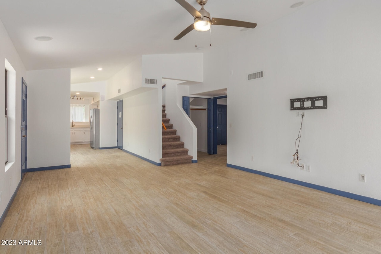 Building Photo - 5906 E Juniper Ave