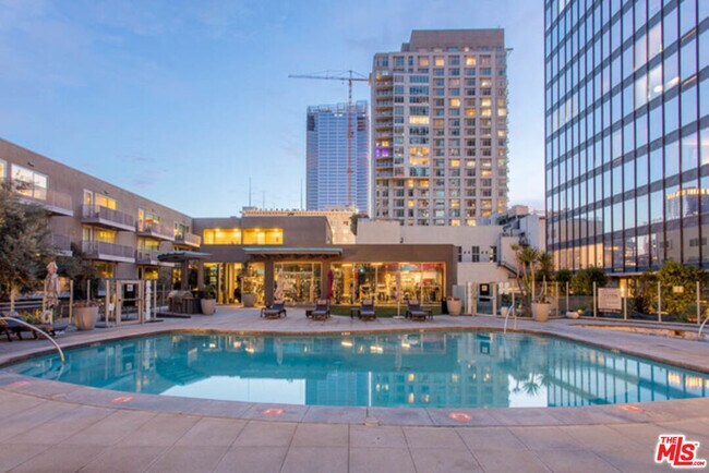 Building Photo - 901 Flower St