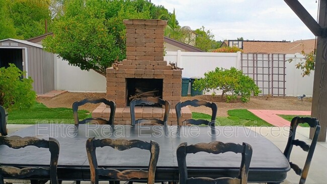 Building Photo - 255 Camino Del Cerro Grande