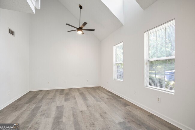 Building Photo - 6712 Lakewood Dr