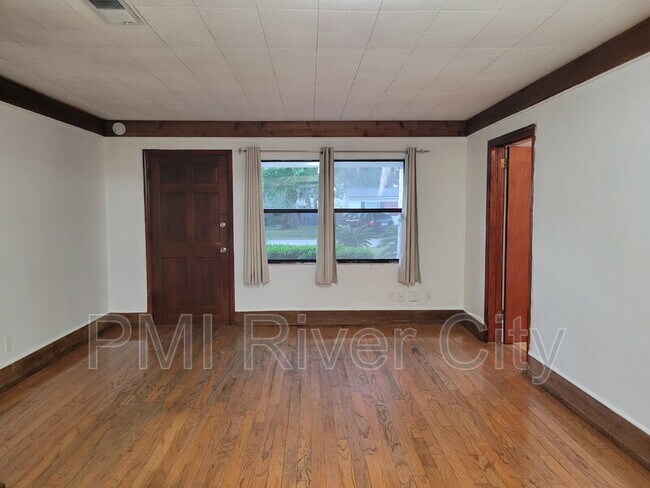 Building Photo - 2916 Rainbow Rd