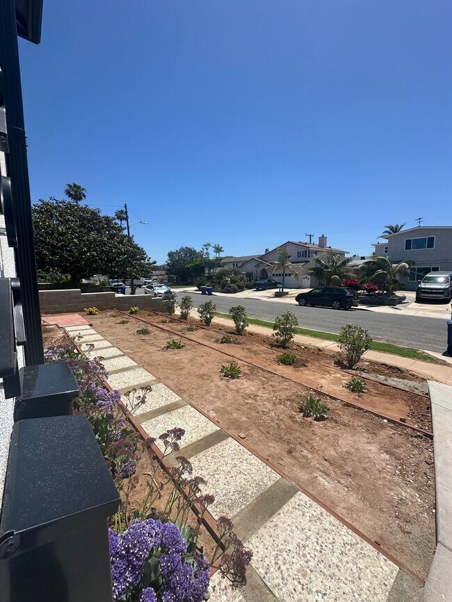 Building Photo - 202-204 Calla Avenue