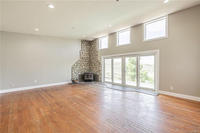 Building Photo - 33110 Hillside Dr