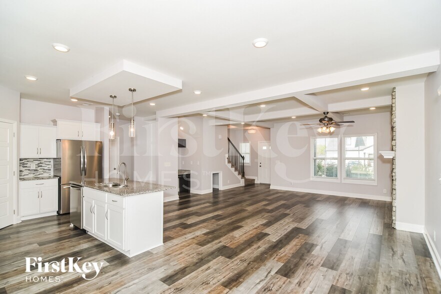 Building Photo - 1156 Charles Thomas Dr