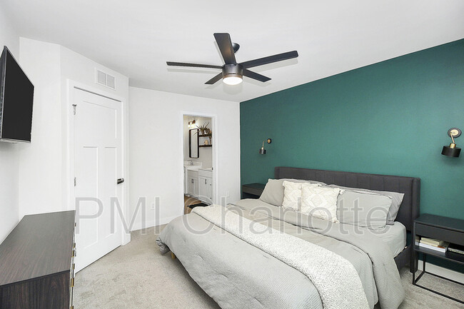 Building Photo - 256 Parkwood Ave