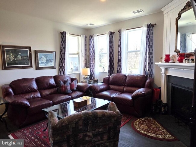 Building Photo - 268 Coral Ct