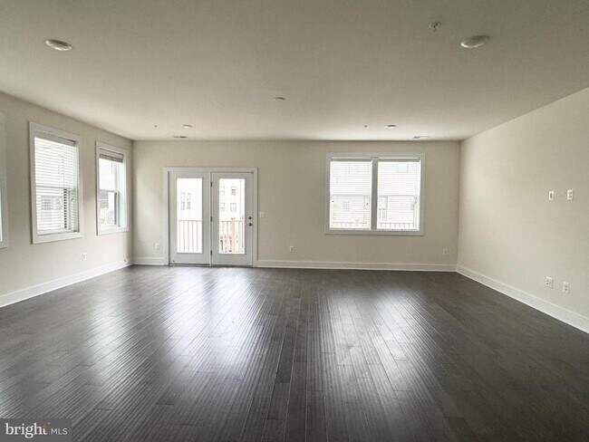 Building Photo - 44858 Tiverton Sq