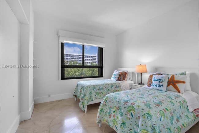 Building Photo - 251 Crandon Blvd