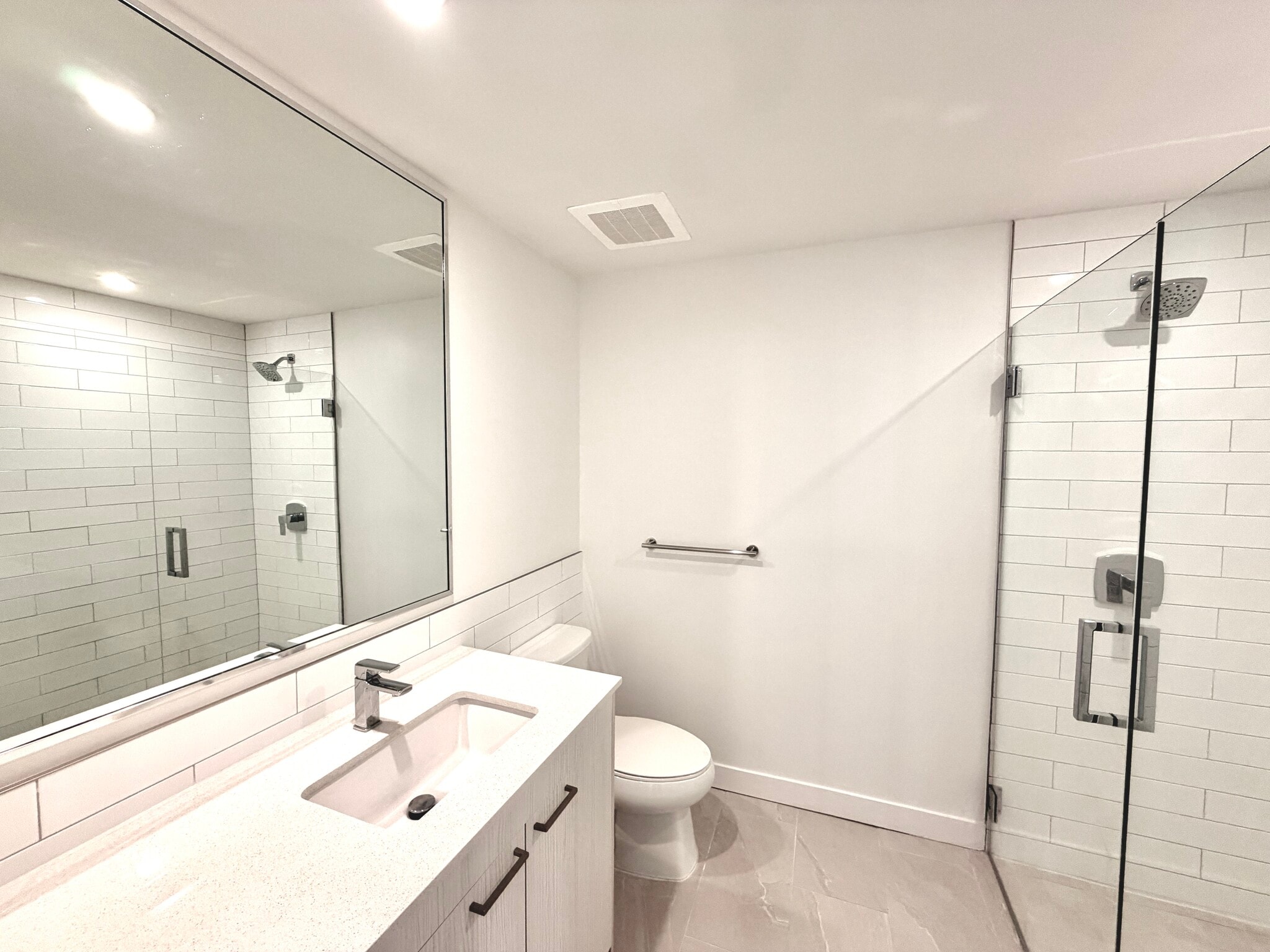 Building Photo - 1910 NW 1st Pl