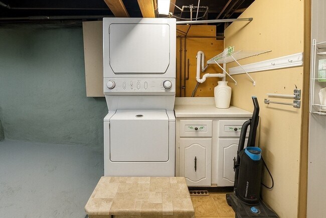 Building Photo - 133 Brattle St