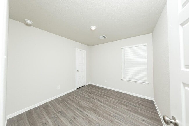 Building Photo - 15631 Buffalo Mdw Ct