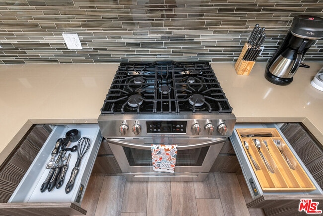 Building Photo - 1070 S Bedford St