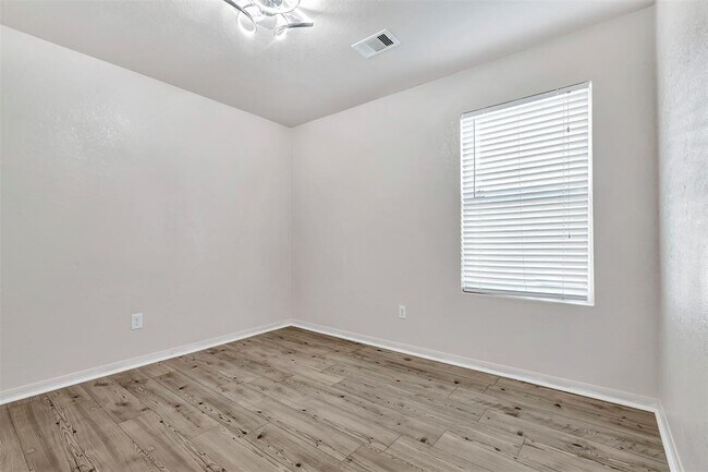 Building Photo - 1218 Newsome Glenn Dr