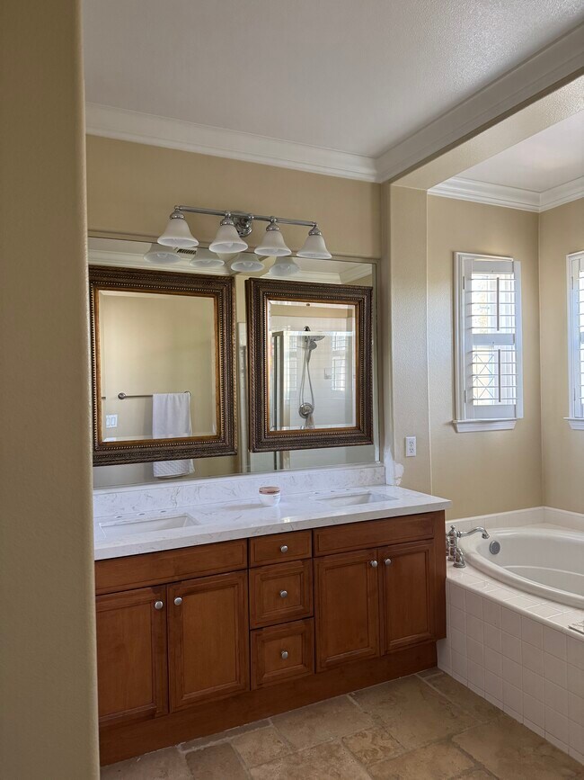 Master bath - 25621 Mesquite Ct