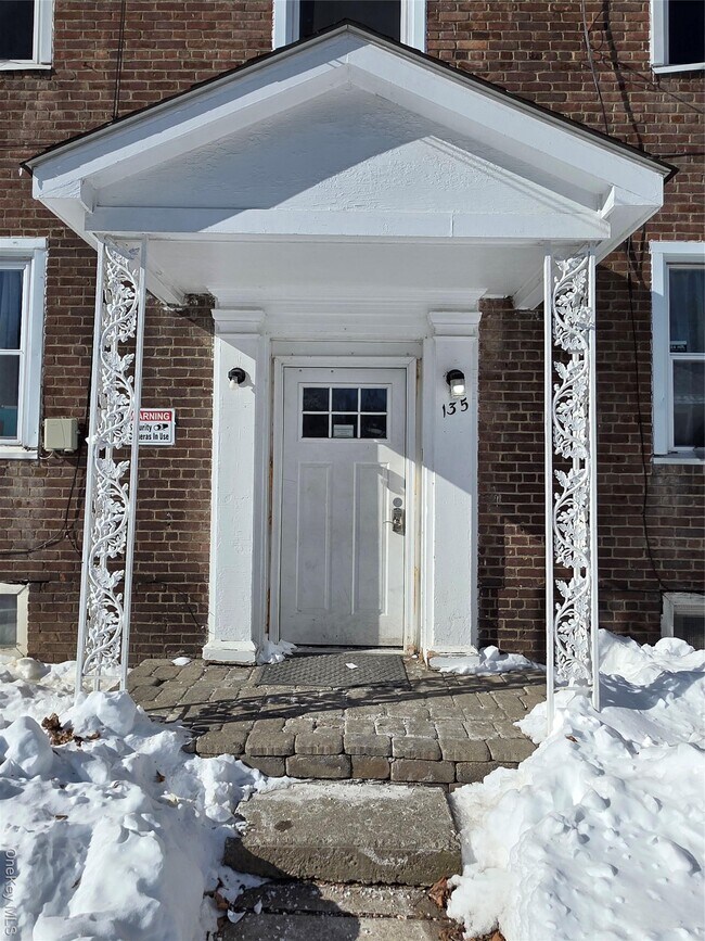 Building Photo - 135 Fullerton Ave