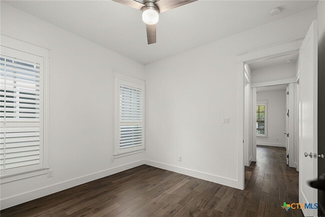 Building Photo - 653 Center Green