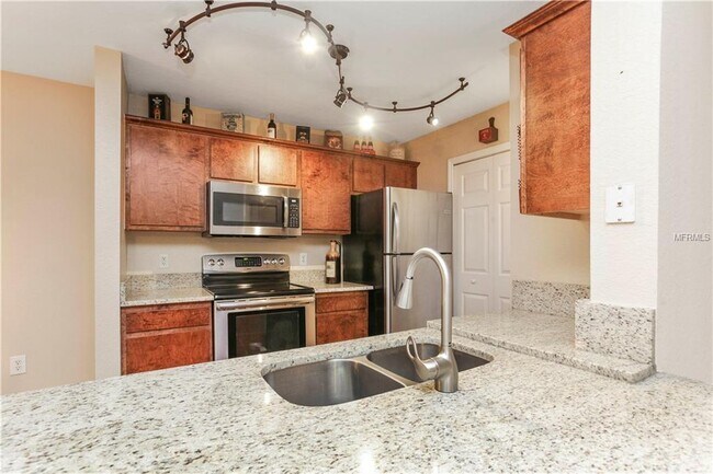 Building Photo - 5475 Vineland Rd