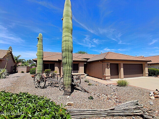 Building Photo - 995 N Western Sunset Dr