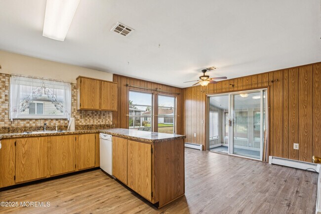 Building Photo - 202 Bonaire Dr