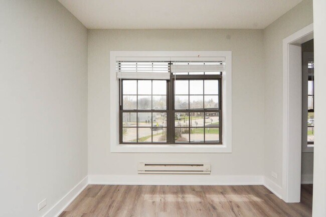 Building Photo - 728 St Johns Ave