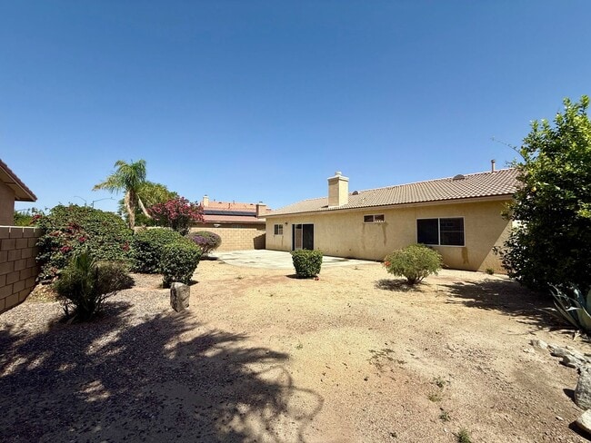 Building Photo - AVAILABLE NOW!! 3 Bedroom 2 Bathroom Home In Indio!!