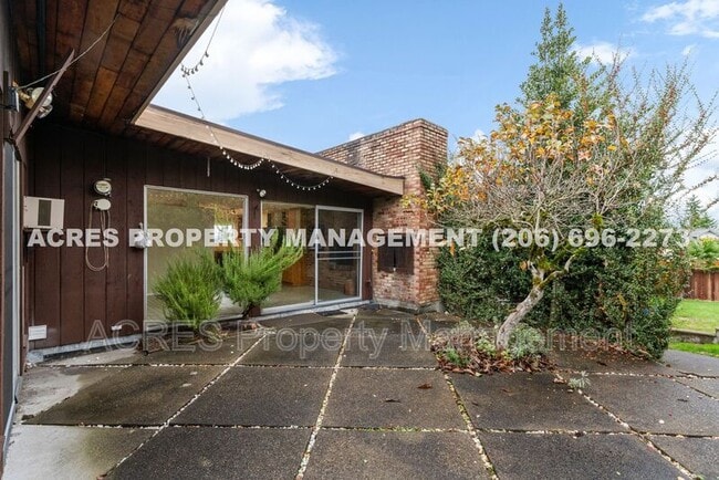 Building Photo - 7617 S Lakeridge Dr
