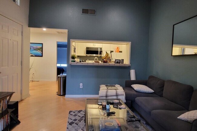 Building Photo - 3815 Menchaca Rd