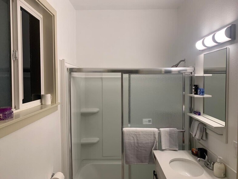 Building Photo - 4204 Letitia Ave S