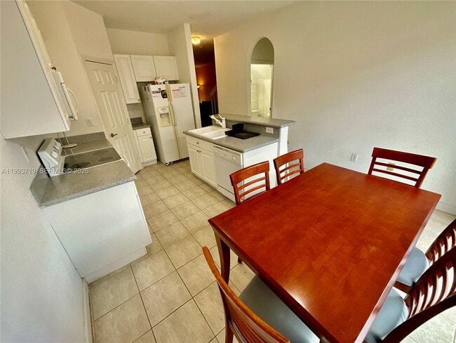 Building Photo - 5628 NW 113th Ave