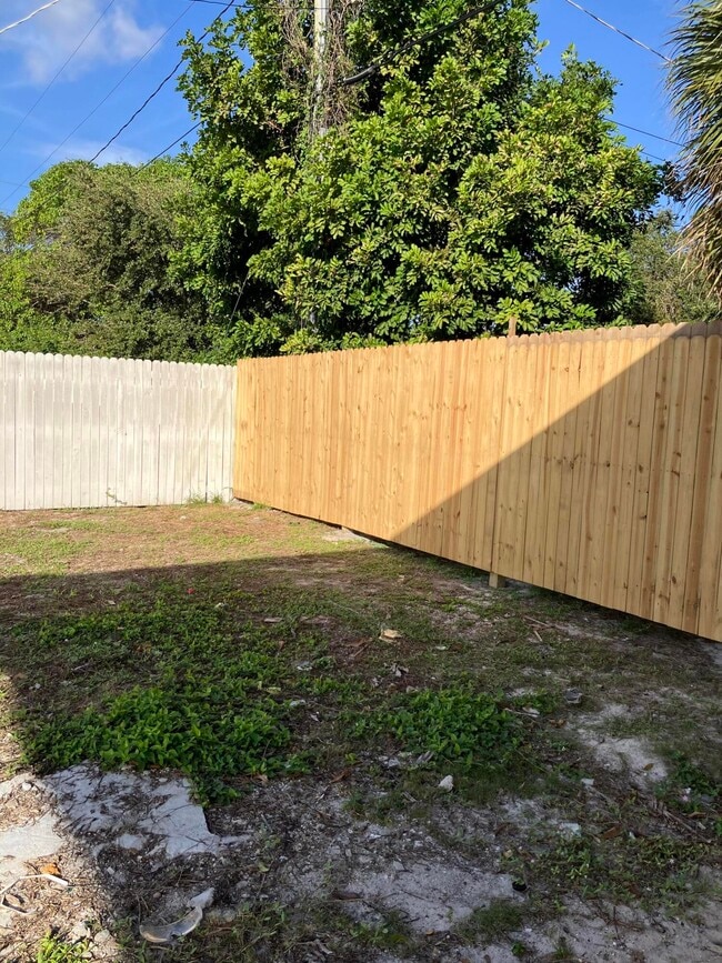 Building Photo - 949 30th St