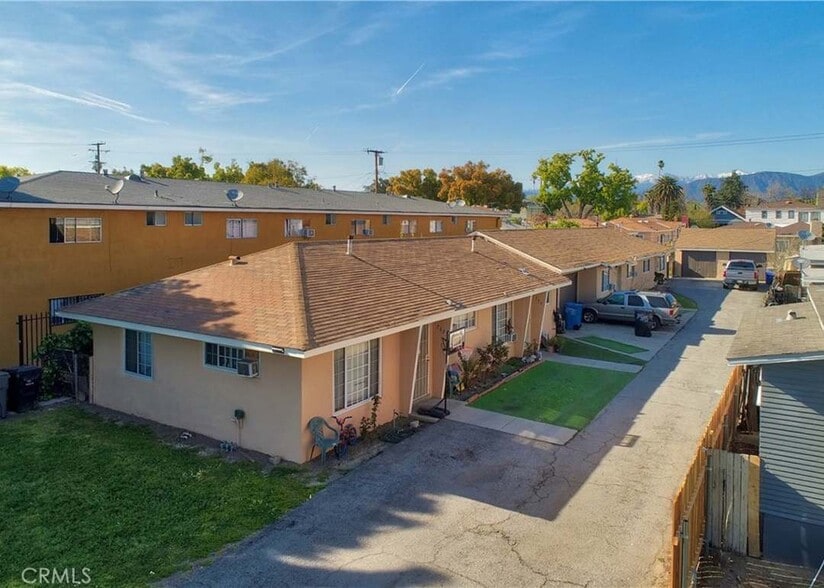 Side view of first unit with back entry - 733 San Francisco Ave