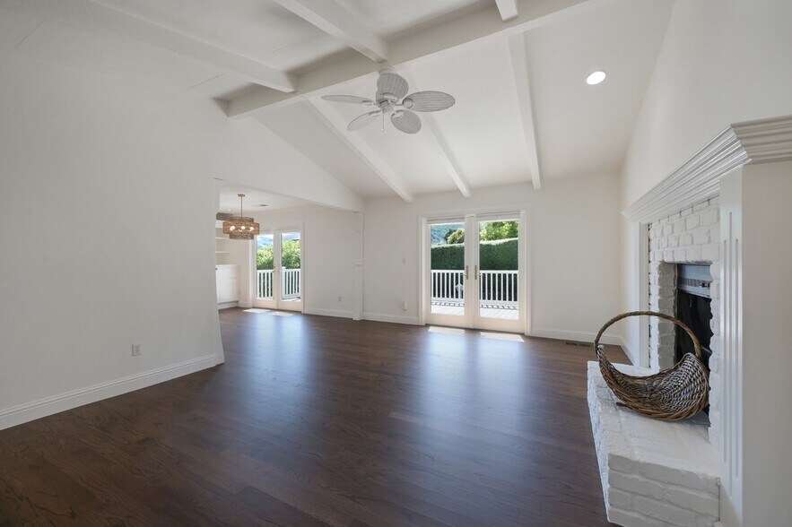 Building Photo - 5 Santa Victoria Ct