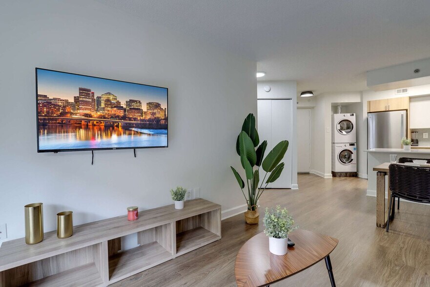 Building Photo - 801 15th St S