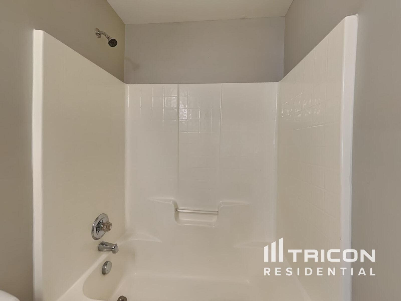 Building Photo - 8953 Crestview Cir