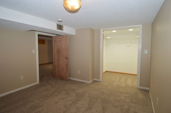 Building Photo - 5 Bedroom, 2 Bathroom House for Rent close to UND and Altru Hospital