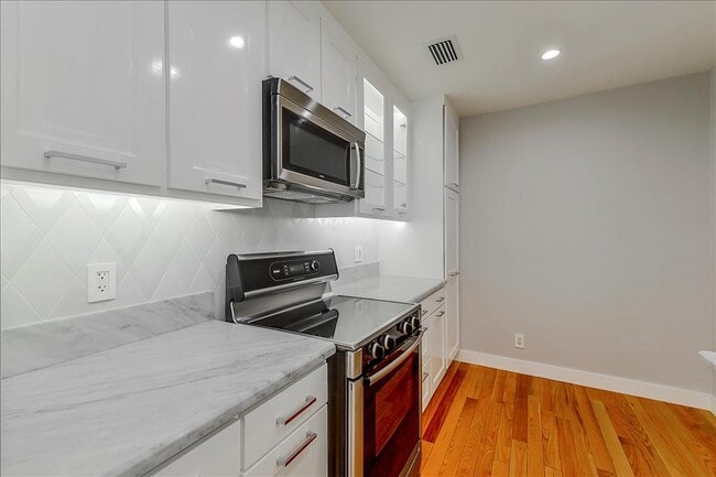 Building Photo - 1203 N Sweetzer Ave