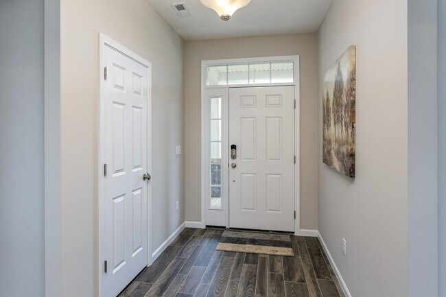 Building Photo - 605 Bellasera Dr