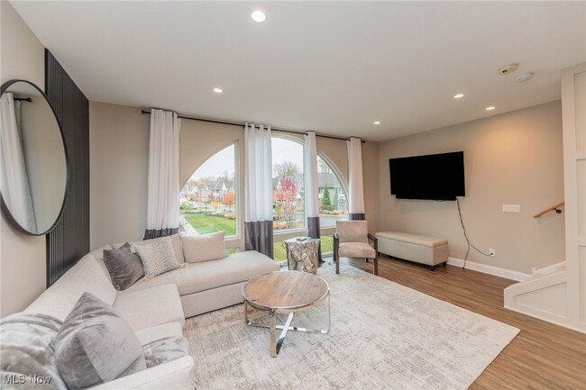 Building Photo - 29 Ashbourne Dr