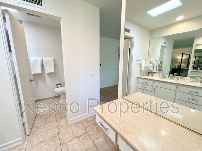 Building Photo - 76675 Sandpiper Dr