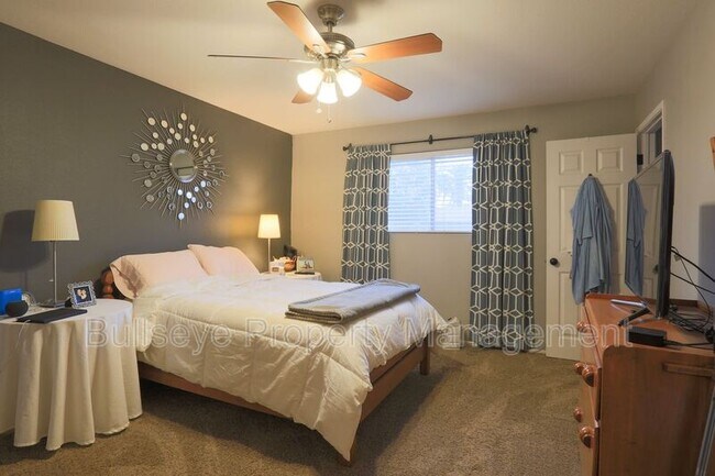 Building Photo - 2845 E Sierra St