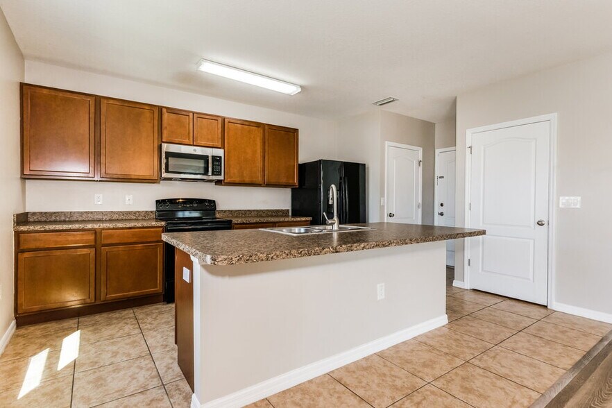 Building Photo - 204 Lone Dove Ln