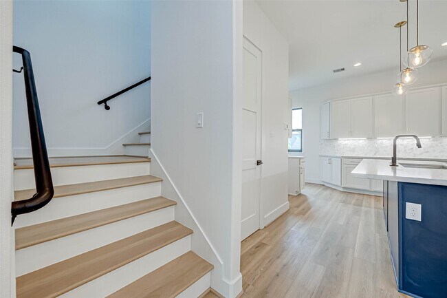 Building Photo - 3503 Anita St