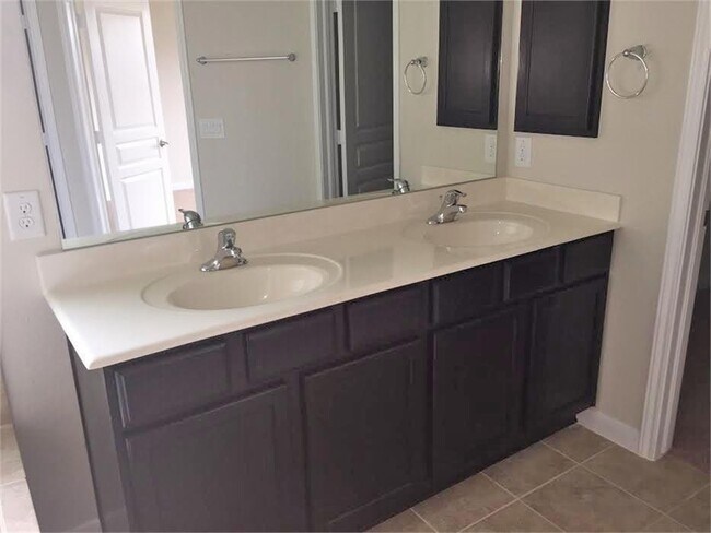 Building Photo - 16608 Spirit Lake Ct