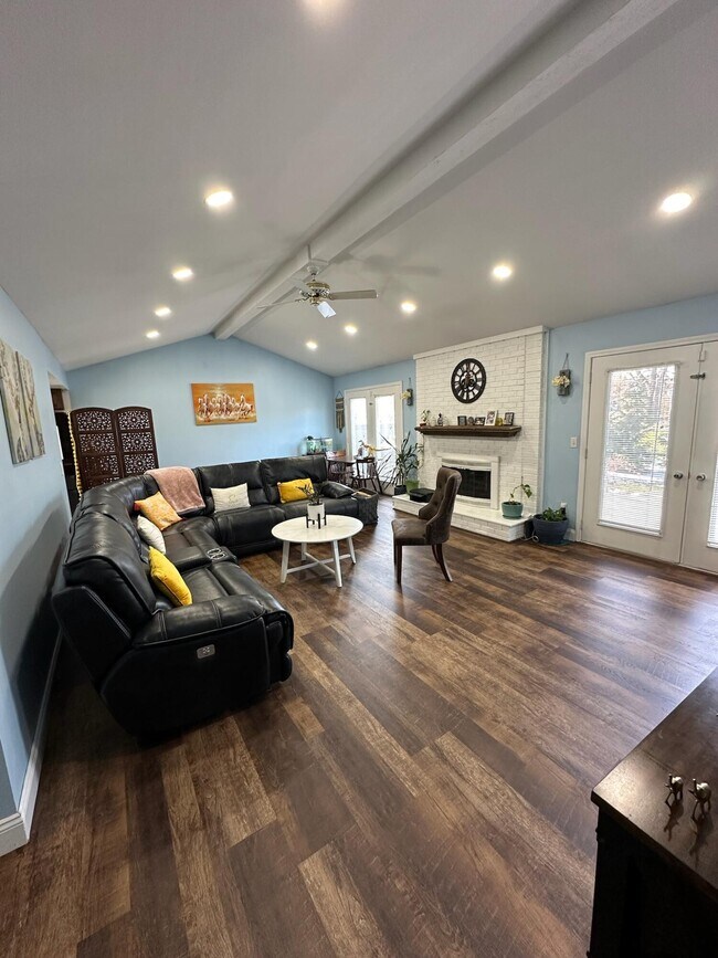 Building Photo - 5017 Saffron Dr