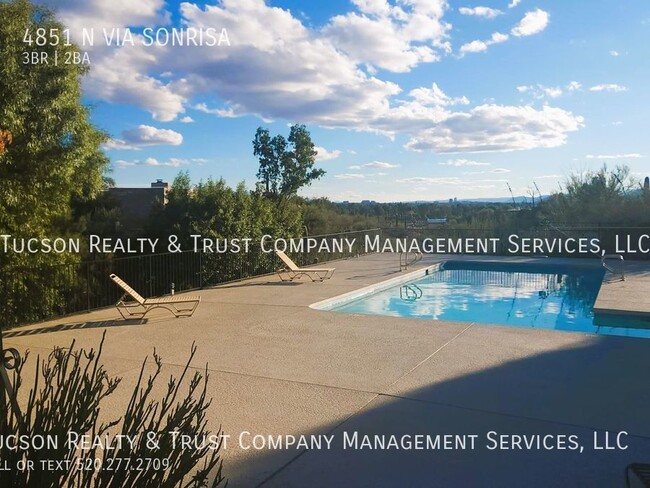 Building Photo - 4851 Vía Sonrisa