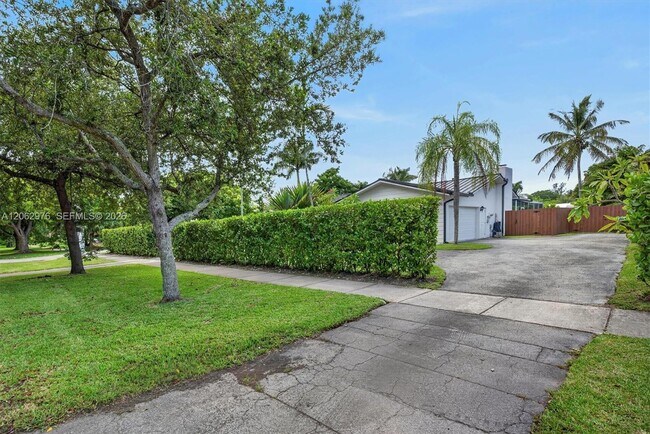 Building Photo - 16840 SW 87th Ave