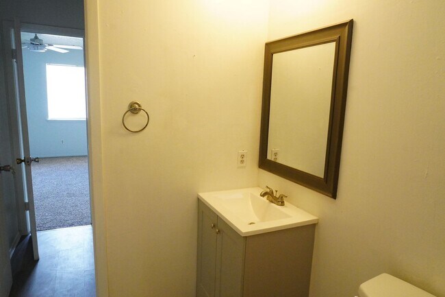 Building Photo - Beautiful Remodeled Duplex with 3 bed-1.5 bath in 79912
